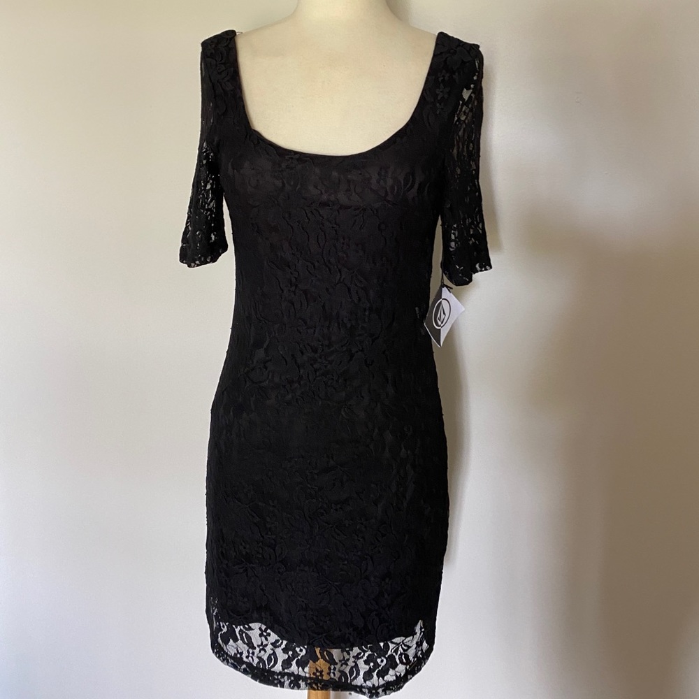 Black lace bodycon dress
